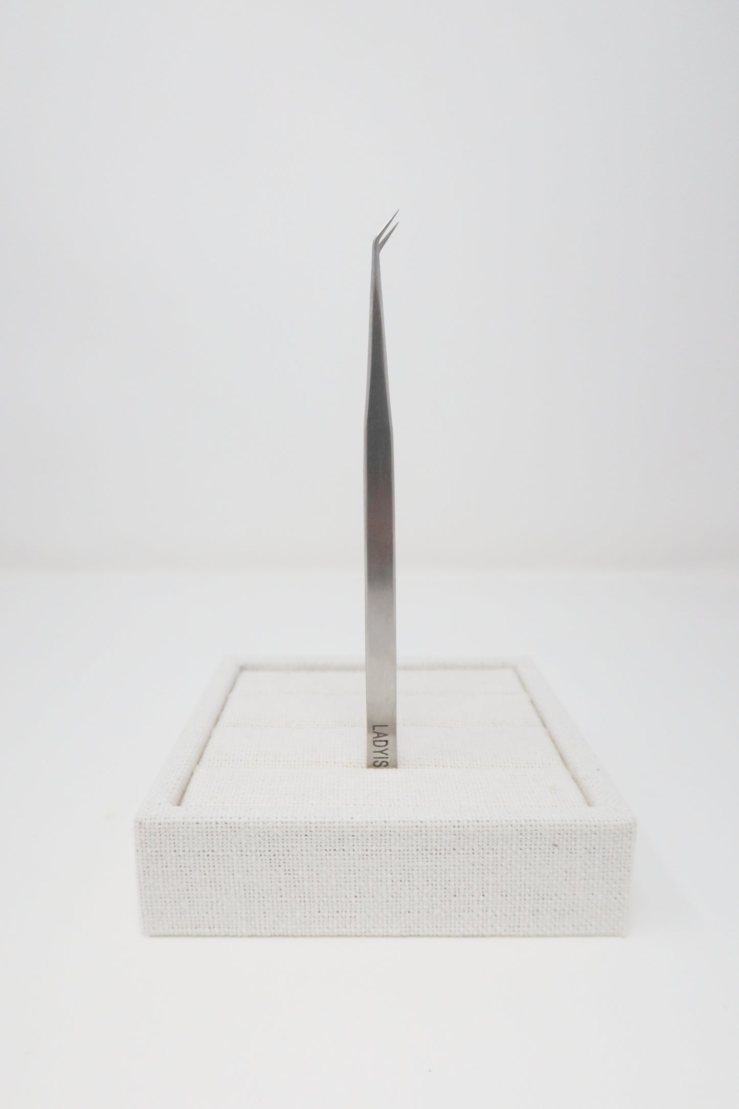 Lady Isolation Tweezer